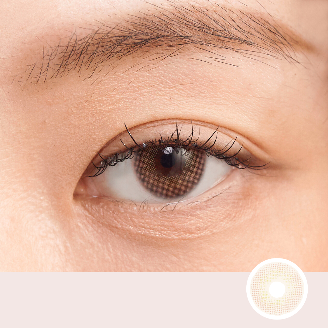 Close-up of a natural eye wearing an EyeMuse daily lens